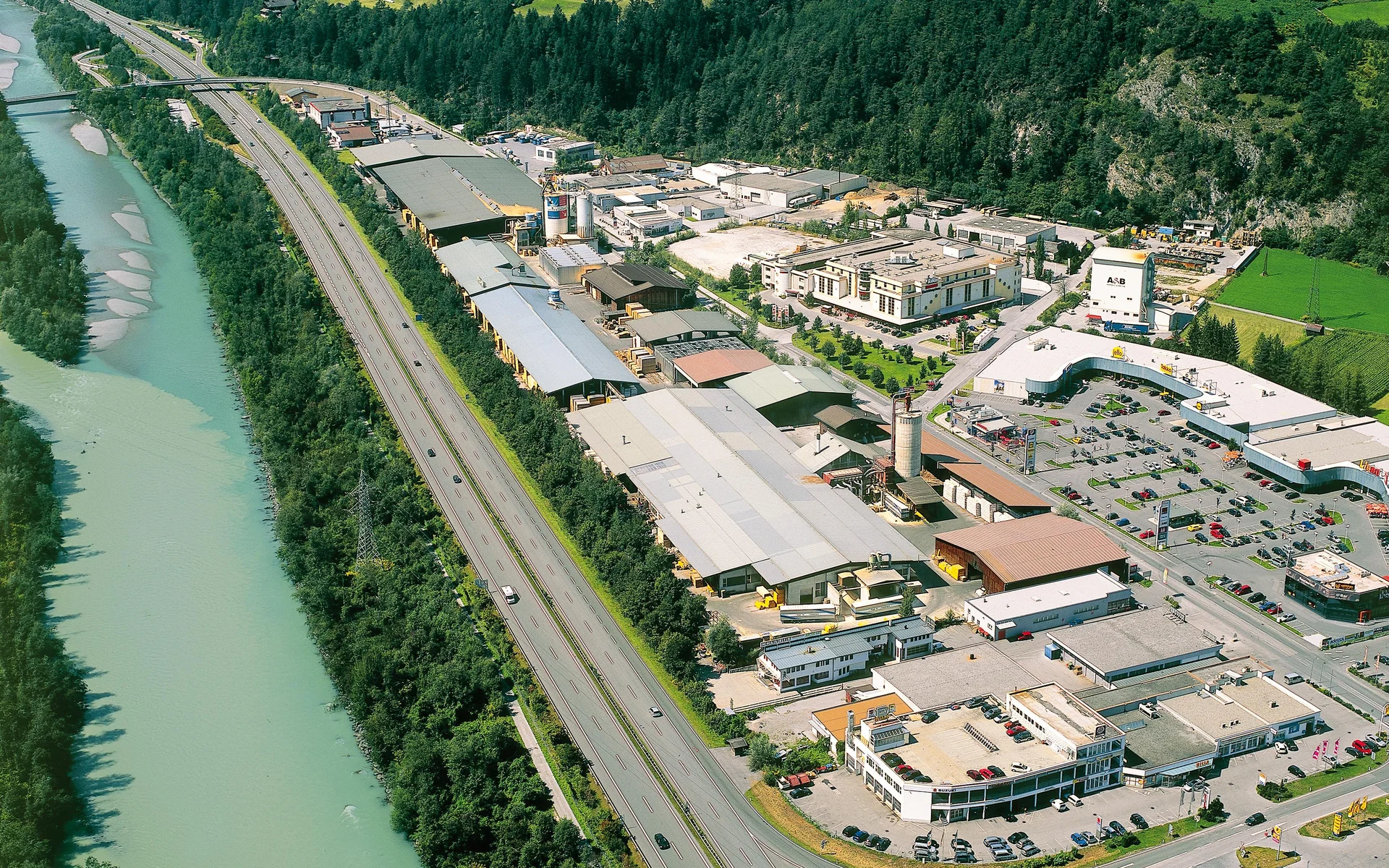 Luftaufnahme von Werk 3 am Gründungsstandort Imst