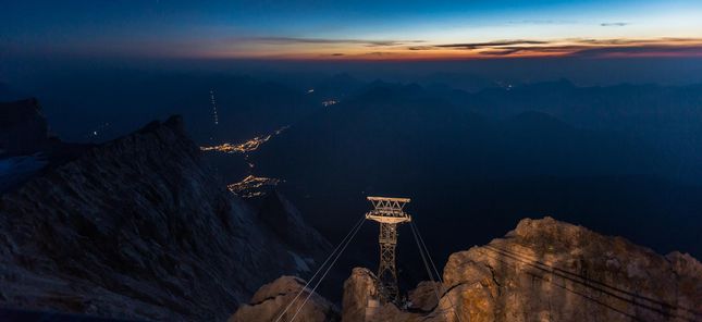 Tiroler Zugspitzgipfel bei Nacht