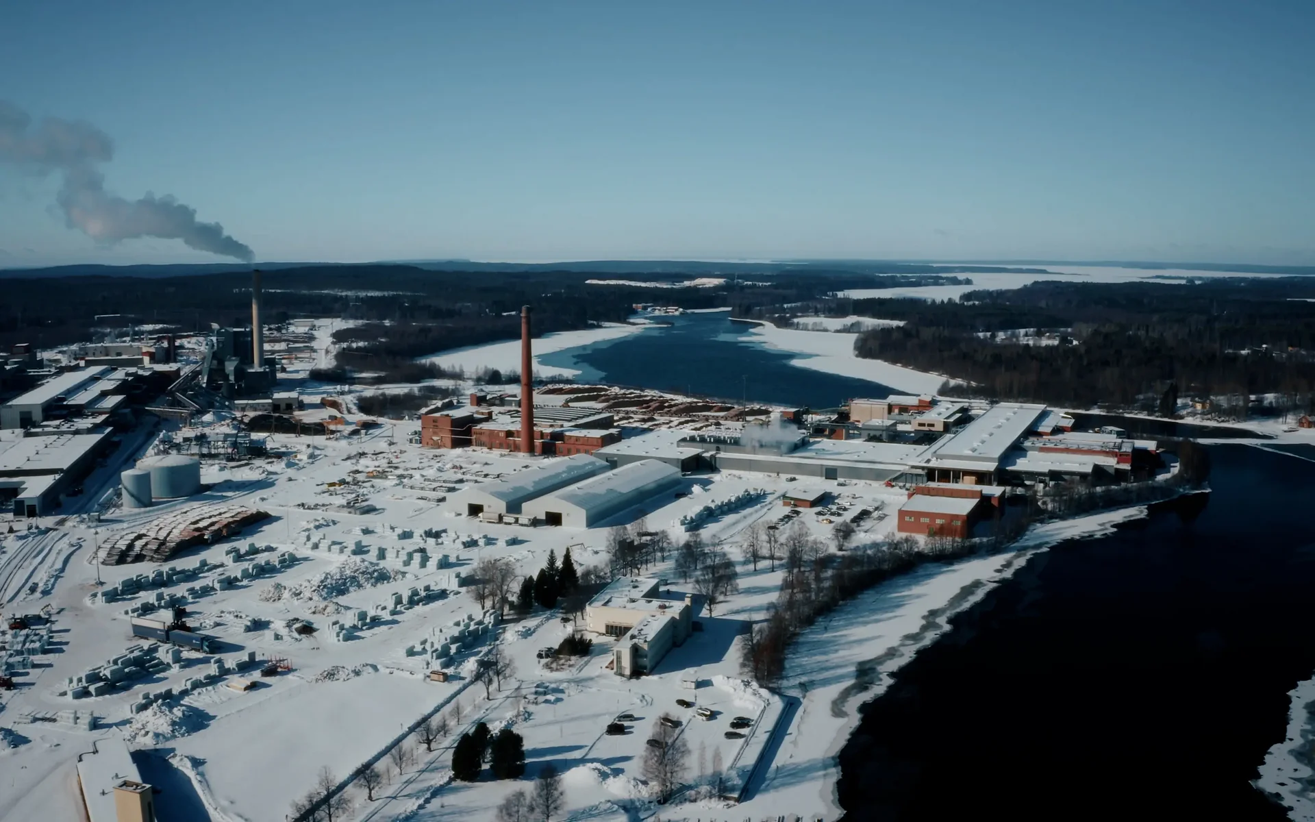 Luftaufnahme vom Pfeifer Werk in Kajaani in Finnland im Winter