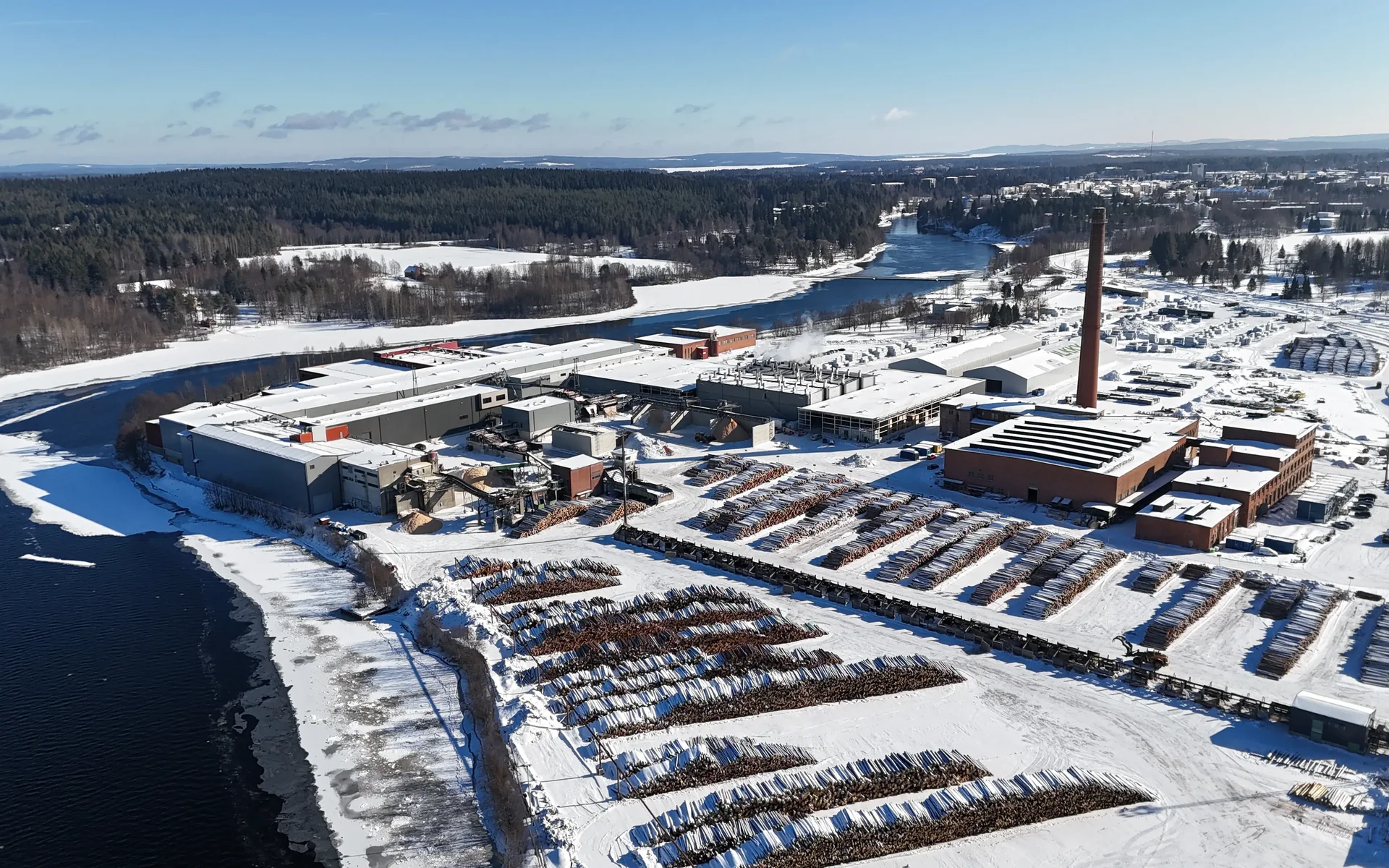 Blick auf das Werk von Pölkky Oy in Kajaani im Winter