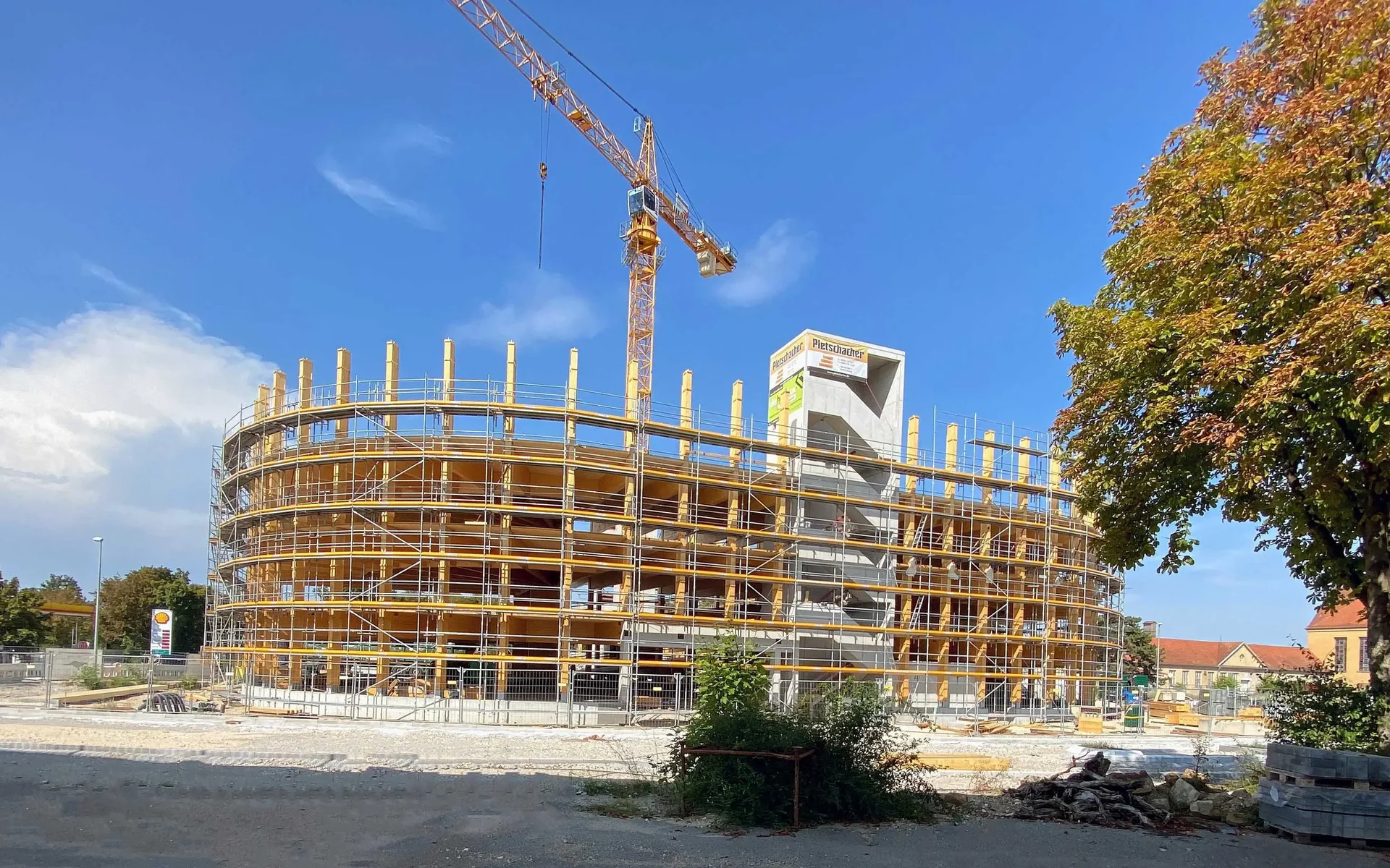 Ansicht der Baustelle des Holzparkhauses Schwanenweg