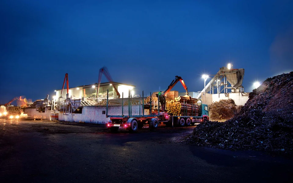 Loading work at the Lauterbach site in the evening