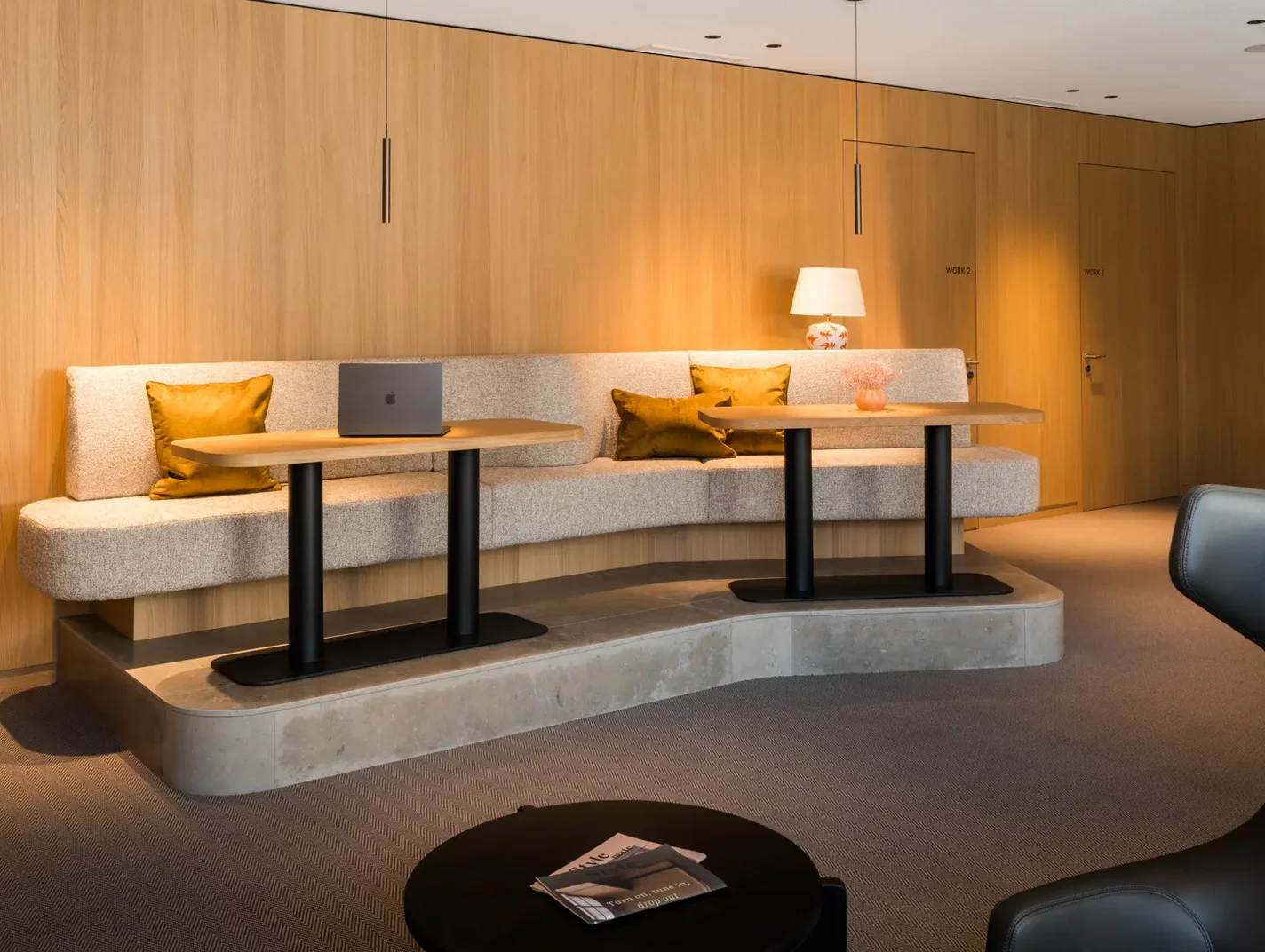 Workation im Neuhaus Sitzen Stehen